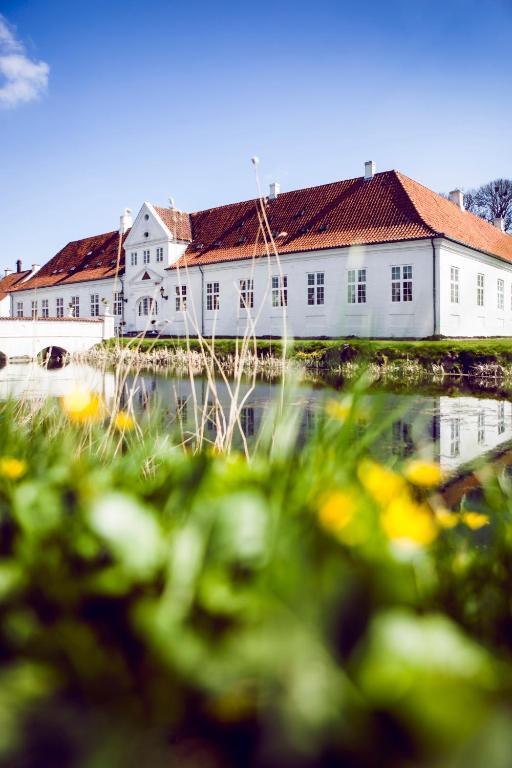 Store Restrup Manor House Esterno foto
