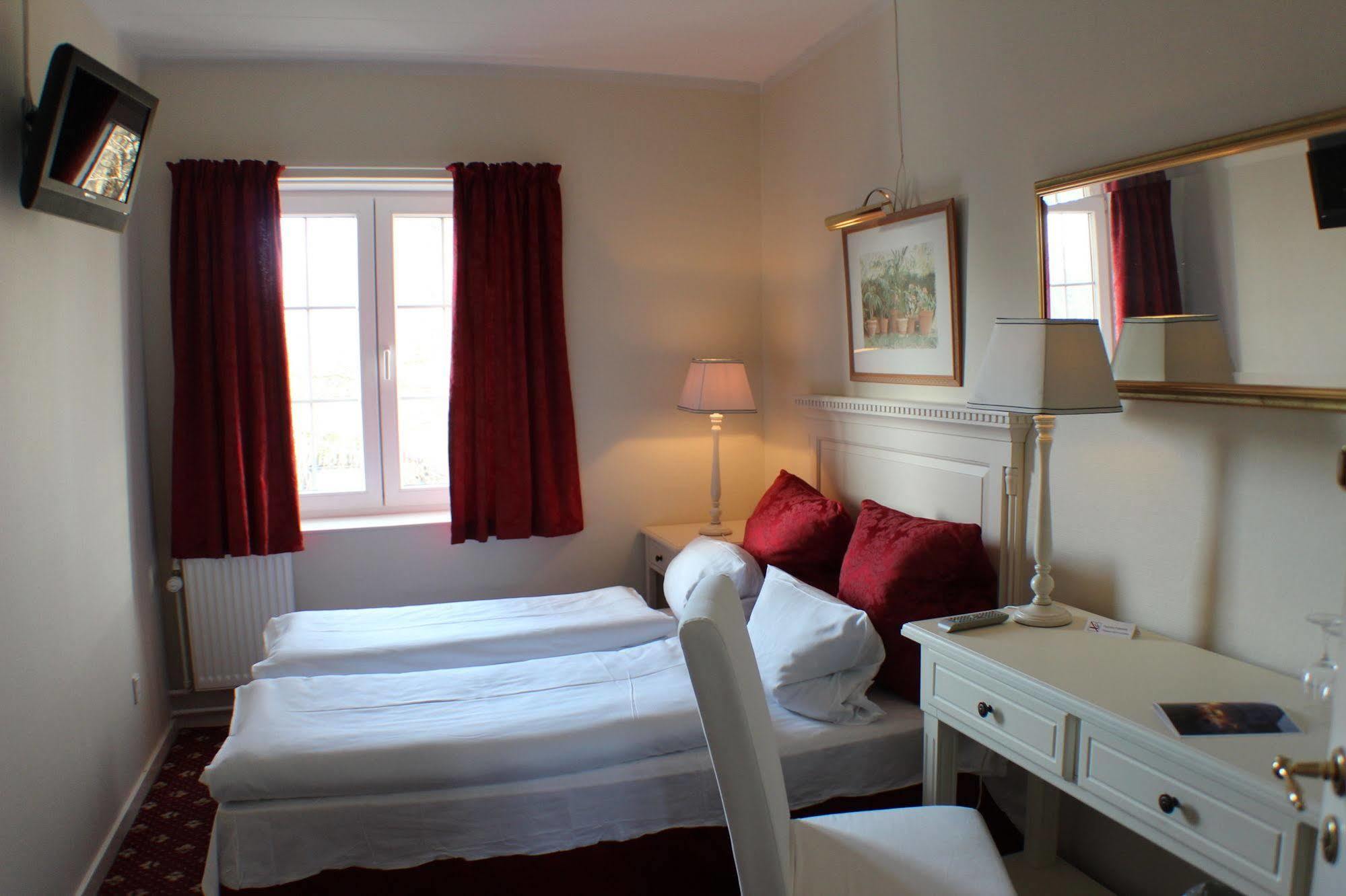 Store Restrup Manor House Esterno foto